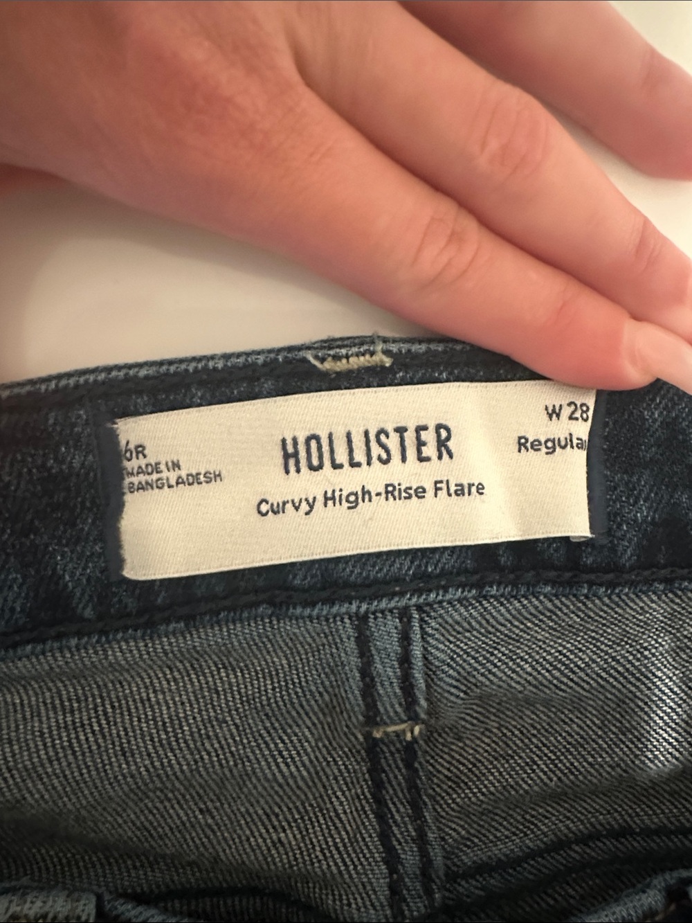 Hollister Curvy High-Rise Flare Jeans New Never worn Washed once. 6R W28